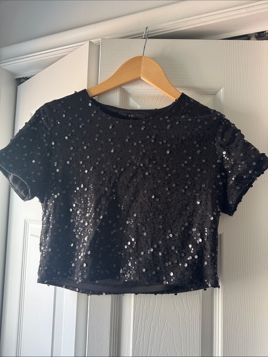 Forever 21 Tops - Vintage Forever 21 Black Sequin Crop Top